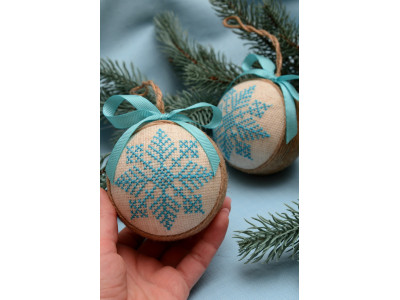 Ялинкова кулька «Сніжинка» з блакитним орнаментом