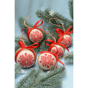 Набір ялинкових кульок «Ажурні сніжинки» червоного кольору
