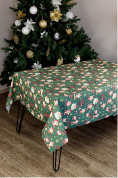 Новогодняя скатерть «Санта» зеленого цвета