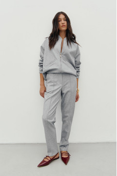 Брючний костюм «Фрім» світло-сірого кольору