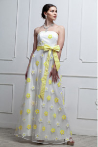 Платье «Антония» белого цвета с желтыми цветами