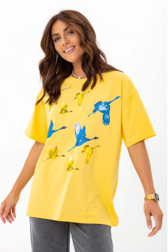 Футболка «Украина» желтого цвета с принтом-аисты