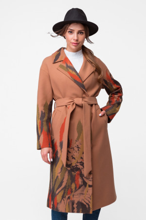 Женское пальто «Амина» цвета кэмел с принтом-лицо