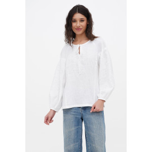 Вышиванка «Ластівка» белого цвета с белым орнаментом