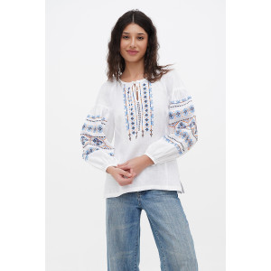 Вышиванка «Ластівка» белого цвета с голубым орнаментом