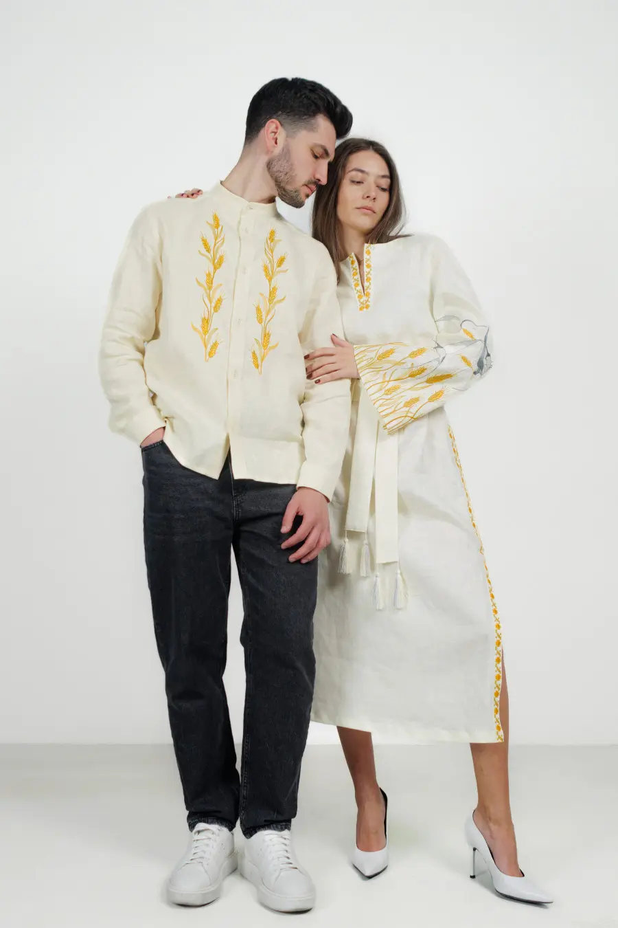 Embroidered pair set 