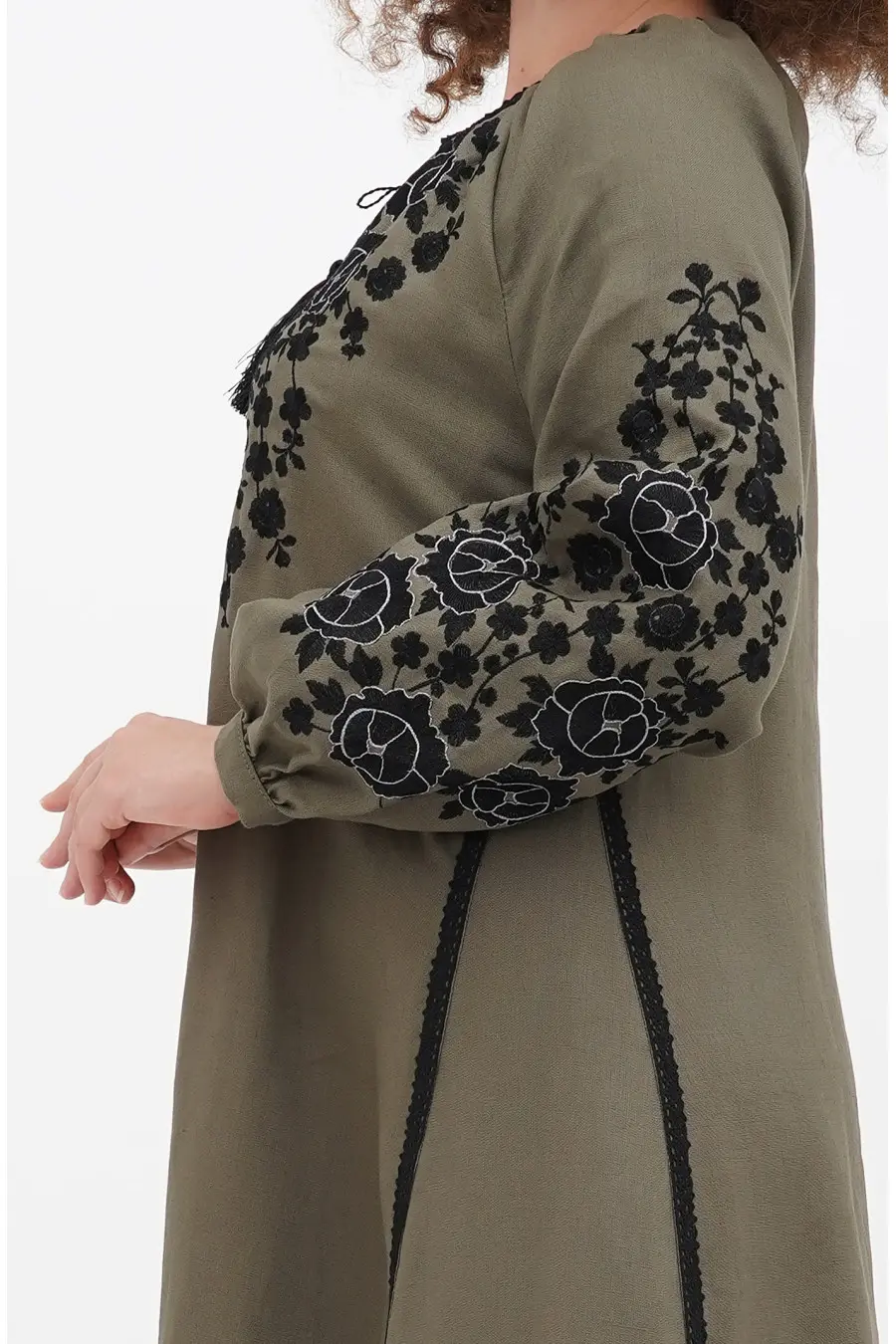 Embroidered dress 