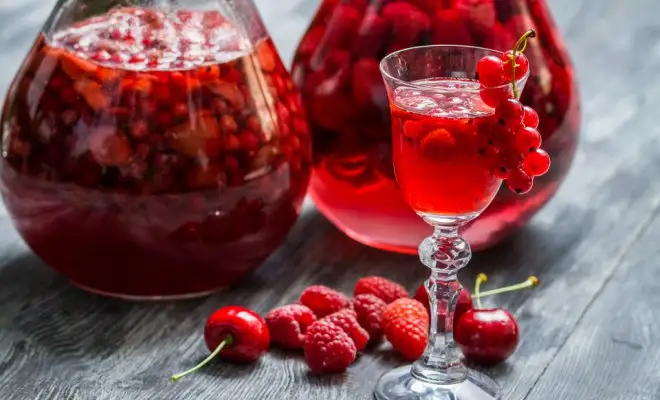 Хмельные ягодные напитки украинской кухни