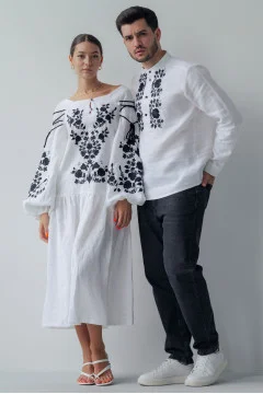 Embroidered set for a couple 