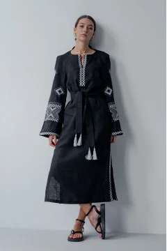 Embroidered dress 