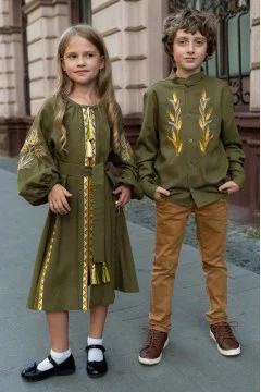 Вышитый комплект для мальчика и девочки «Натхненні колоски» цвета хаки