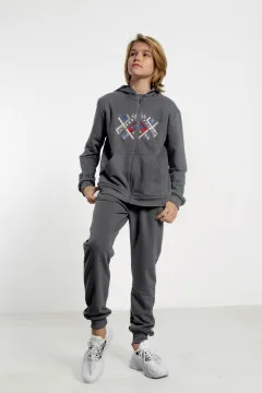 Embroidered suit for a boy 