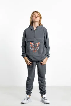 Embroidered costume for a boy 