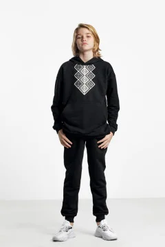Embroidered suit for a boy 