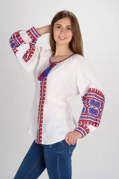 Вишиванка «Квіти Карпат» з червоним орнаментом