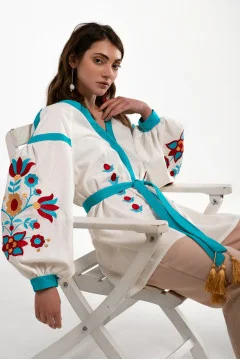 Вишиванка «Квітка» молочного кольору