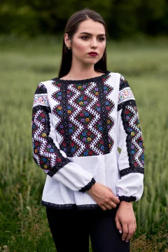 Вишиванка «Агрипина» білого кольору з довгими рукавами