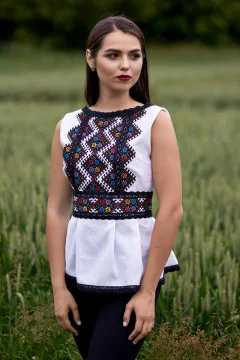 Embroidered shirt 
