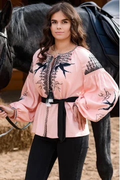 Embroidered shirt "Swallows" in pink