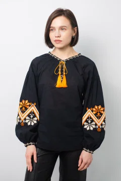 Вышиванка «Київський каштан» черного цвета