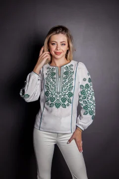 Вишиванка «Владана» білого кольору з зеленим орнаментом