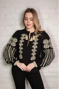 Вишиванка «Залісся» чорного кольору з молочним орнаментом