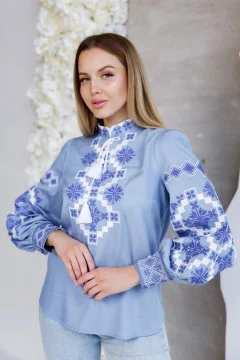 Вишиванка «Яромира» кольору блакитного джинсу з синім орнаментом