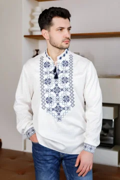 Чоловіча вишиванка «Яромир» молочного кольору з синім орнаментом