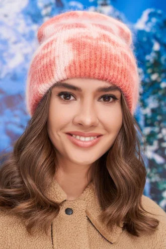 Diamond hat, powder-colored with red