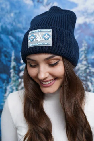 Denim-colored embroidered hat
