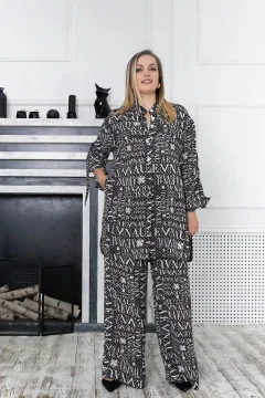 Phoebe costume in black with newspaper print