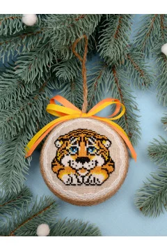 Christmas tree ornament 