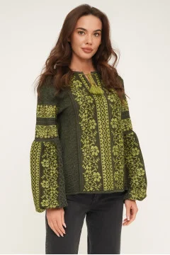 Knitted embroidered shirt 