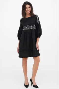 Embroidered dress "Pectoral" in black