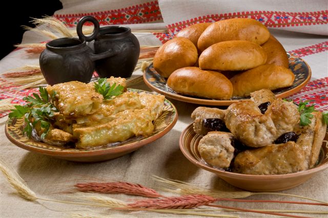 Украинский стол с едой